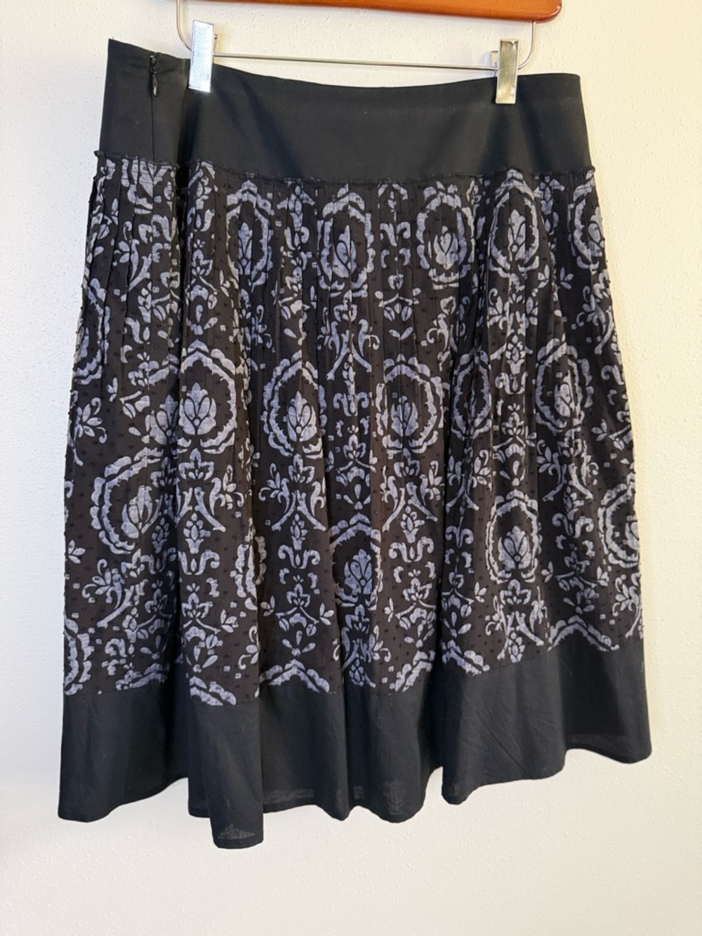 LOFT Black Gray Print Skirt Size 10 Cotton Pleated A-Line Midi - Picture 7 of 10